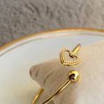 Heart adjustable handcuff