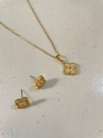 Golden Vancleef Pendent Set