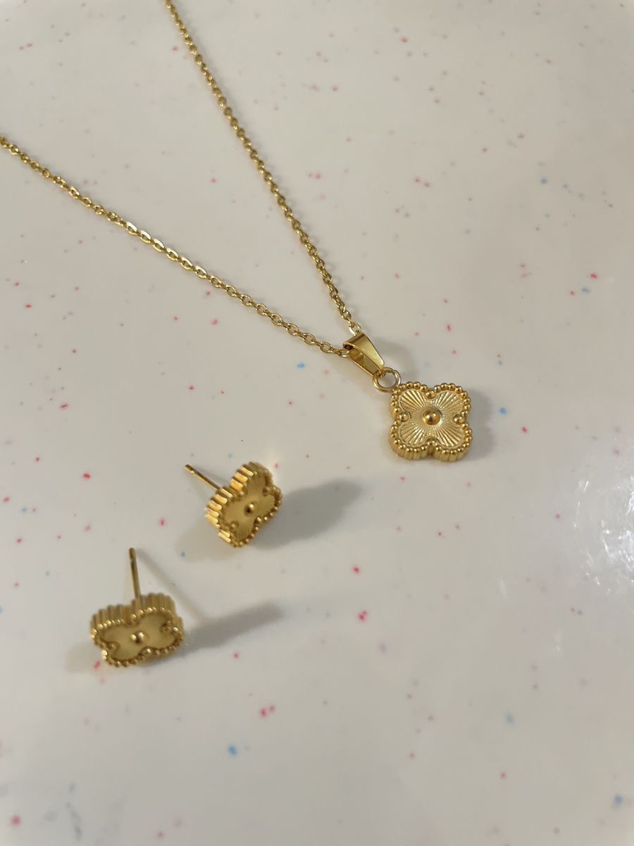 IMG_0710.JPG Golden Vancleef Pendent Set - Image 1